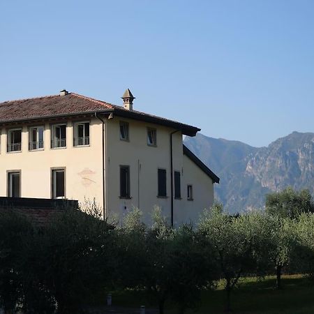 La Corte Del Cigno Monte Isola Exterior photo